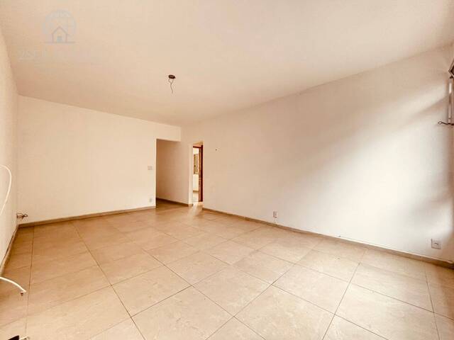 #879 - Apartamento para Venda em Santos - SP