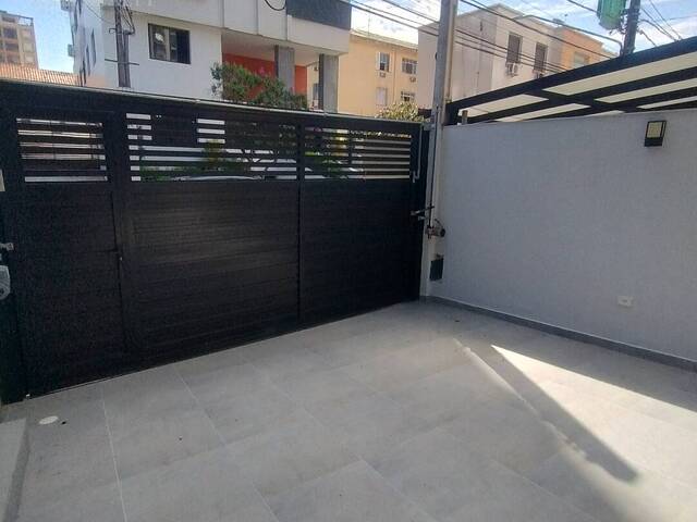 #1029 - Casa para Venda em Santos - SP