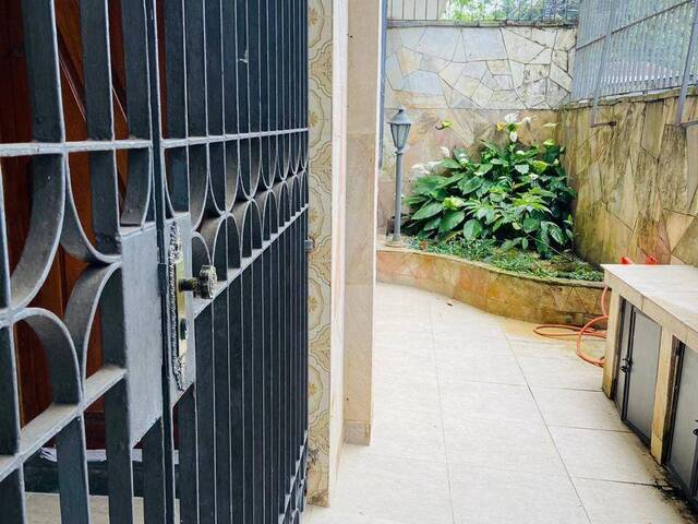 #1121 - Casa para Venda em São Vicente - SP