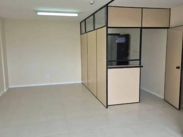 #384 - Sala para Locação em Santos - SP