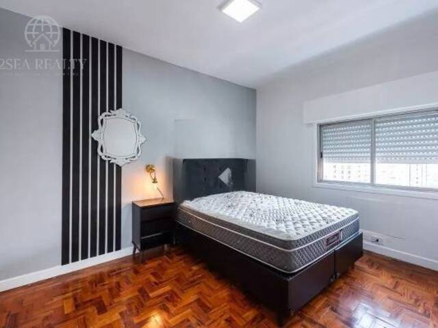 #560 - Apartamento para Locação em Santos - SP