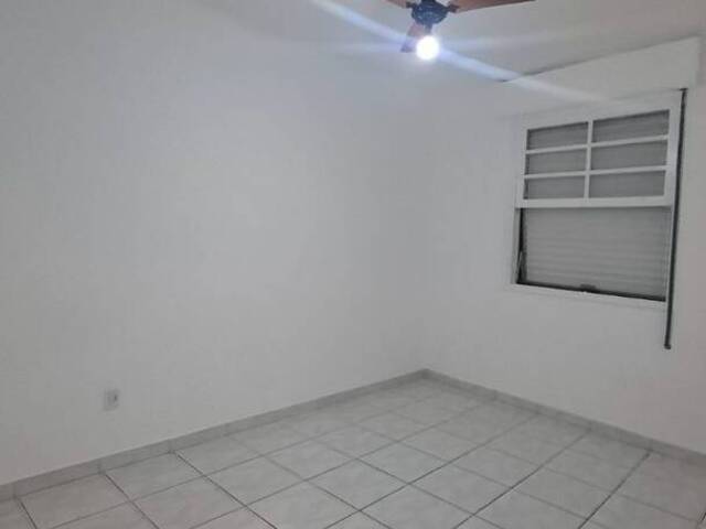 #596 - Apartamento para Locação em Santos - SP