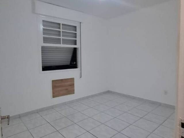 #596 - Apartamento para Locação em Santos - SP