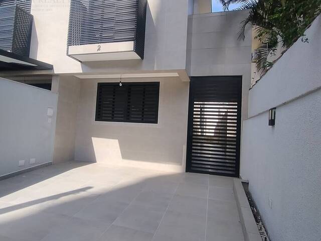 #1030 - Casa para Venda em Santos - SP