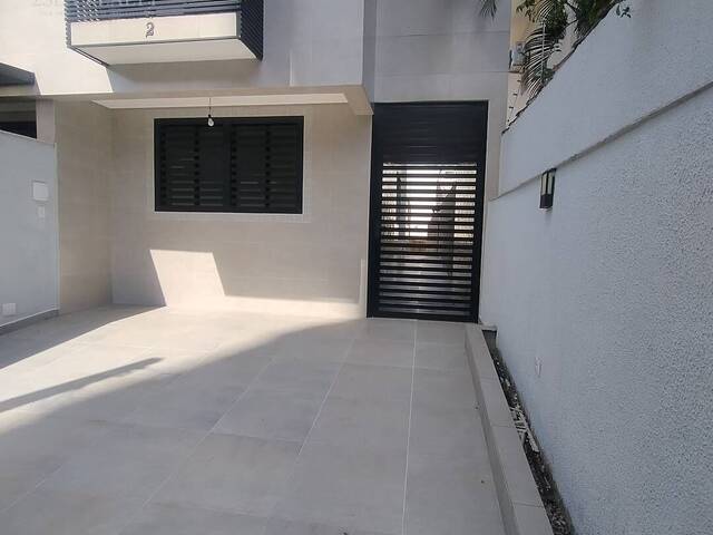 #1030 - Casa para Venda em Santos - SP